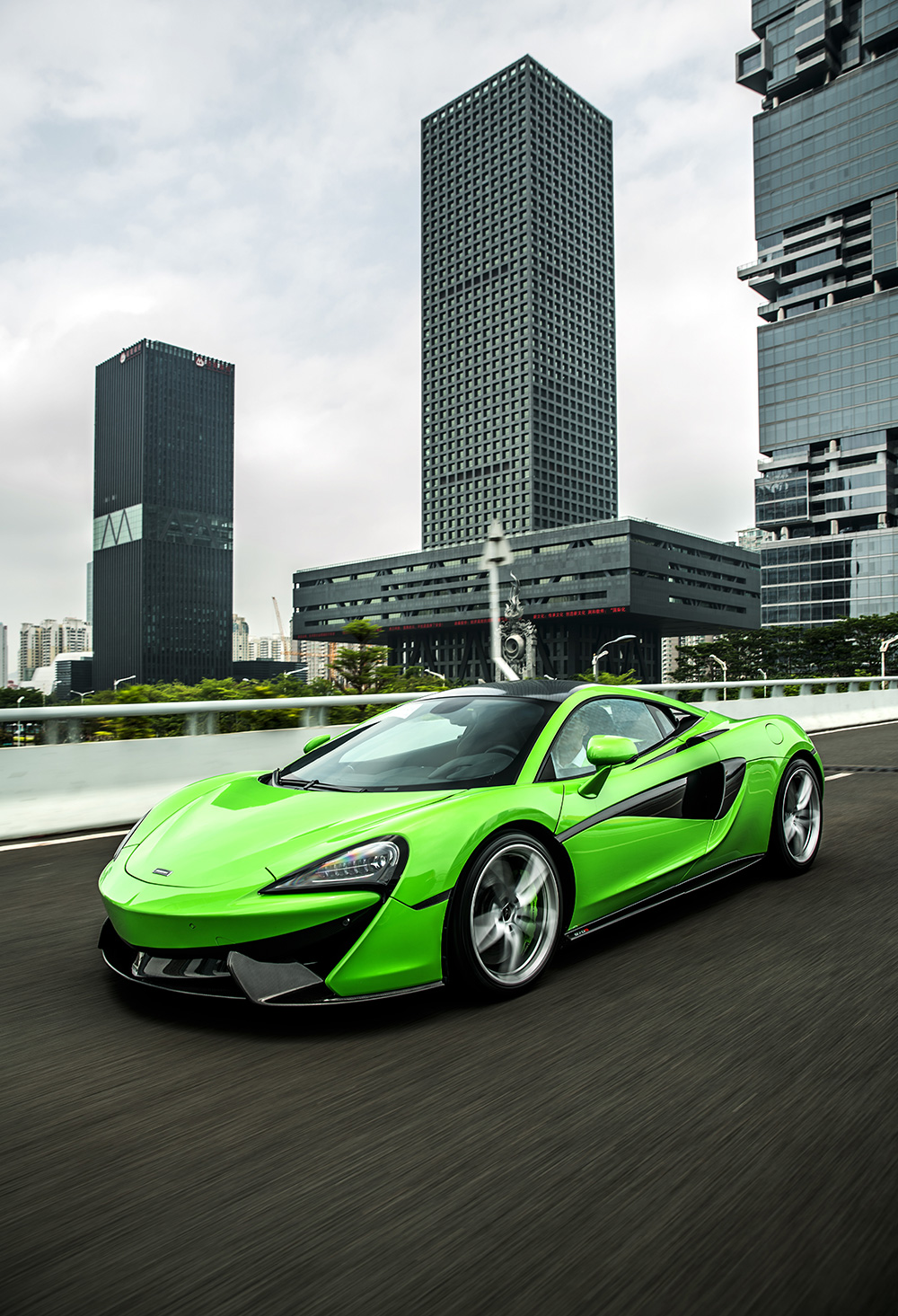 high爆你的小心脏迈凯伦570scoupe驾到