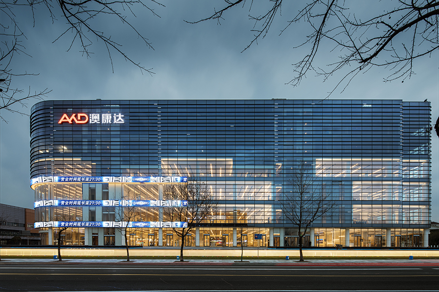 魔都车友聚集地,夜逛上海澳康达,超12万㎡名车殿堂澳康达名车广场